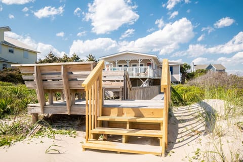 Sea And Sound House in Oak Island