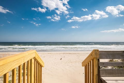 Sea And Sound House in Oak Island