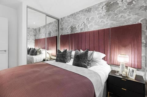 Luxury Modern, One bedroom flat Condo in Shirley
