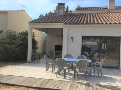 Maison Confortable à 500m de la Plage avec Wifi, Jardin et Terrasse - La Tranche-sur-Mer - FR-1-22-339 House in La Tranche-sur-Mer