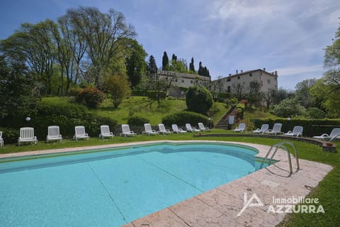 Swimming pool, sunbed