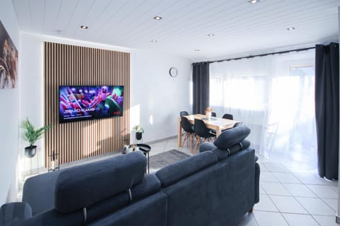 TV and multimedia, Living room, Seating area