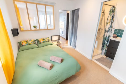 Bed, Photo of the whole room, Bedroom