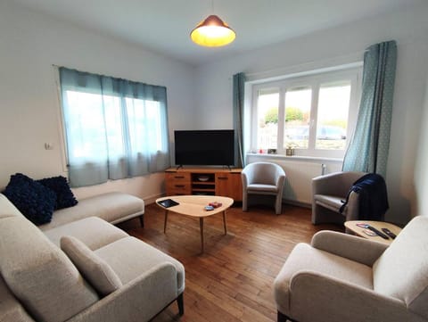 Maison VUE MER et Wifi à 550m de la plage de Trestraou à Perros-Guirec - Réf 501 Villa in Perros-Guirec