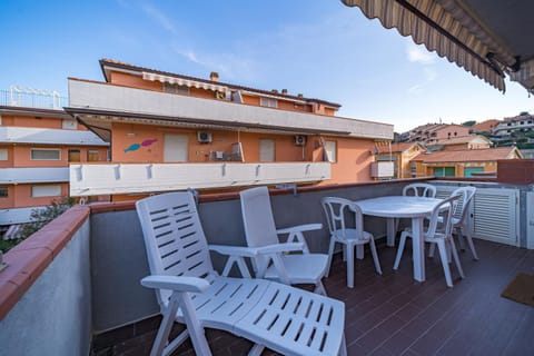 Property building, Day, View (from property/room), Balcony/Terrace, Dining area