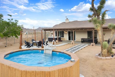 Alana House - Pool, Hot Tub, BBQ, Fire Pit and Walk to Hikes! home House in Joshua Tree