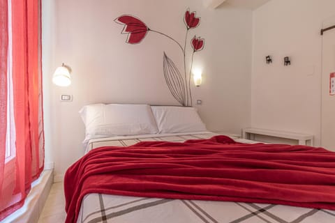 Bed, Photo of the whole room, Decorative detail, Bedroom