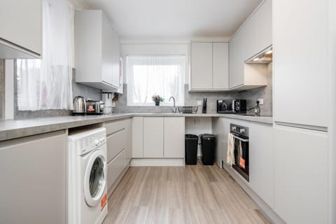 Kitchen or kitchenette, washing machine