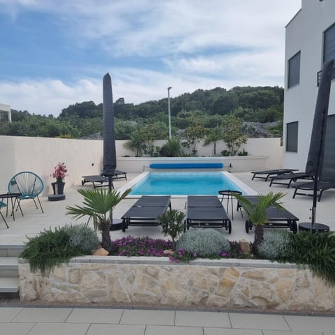 Patio, Natural landscape, Mountain view, Pool view, Swimming pool, sunbed