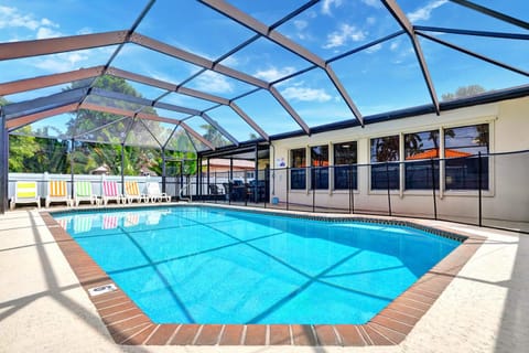 Pool view, Swimming pool, sunbed