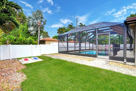 Garden, Pool view, Swimming pool, sunbed