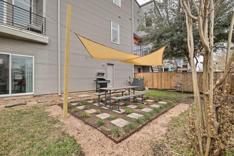 Downtown Houston Townhome with Balcony and Yard! Casa in Houston