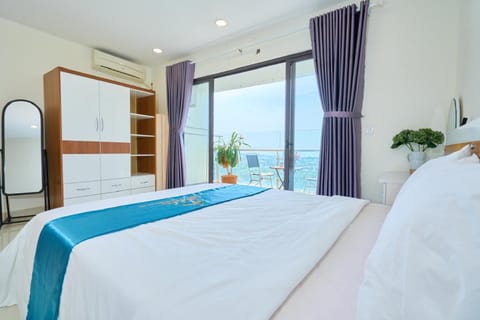 Photo of the whole room, Bedroom, Sea view, wardrobe, air conditioner