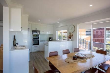 River View Holiday House Sleeps 8 10min to CBD House in Bellerive