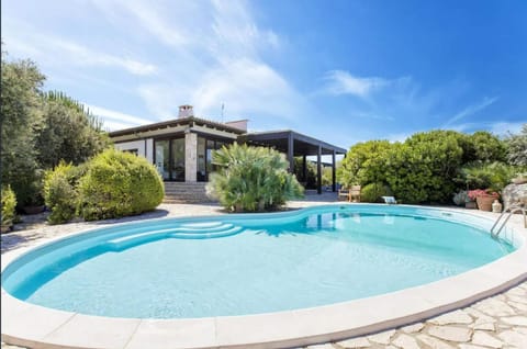 Garden view, Pool view, Swimming pool, sunbed