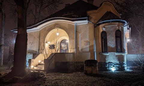 Magyaros-szecessziós Villa Copropriété in Budapest