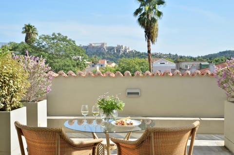 Patio, Day, Natural landscape, View (from property/room), Balcony/Terrace, Food and drinks, Dining area, Food, Mountain view