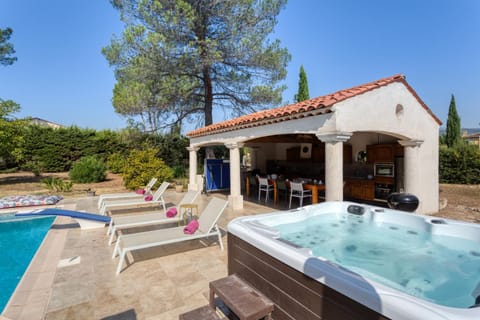 Villa de 277m² climatisée avec piscine chauffée à Fayence Villa in Fayence