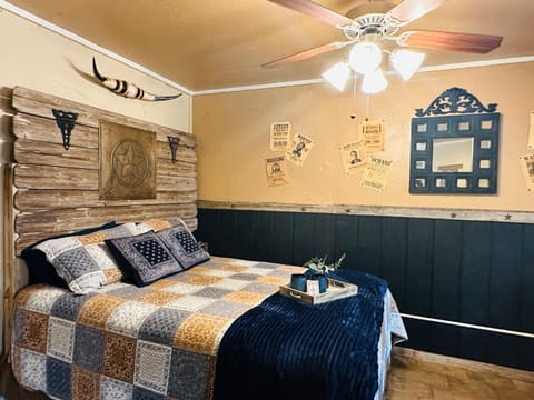 Acorn Hideaways Canton Rustic Old West Frontier Suite Bed and Breakfast in Canton