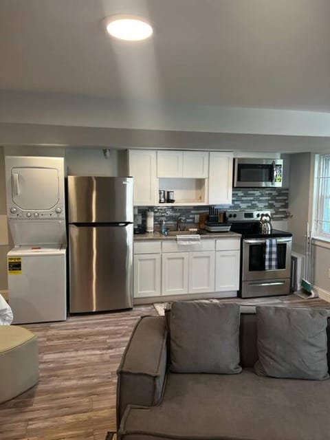 Kitchen or kitchenette, Seating area, minibar, oven, pet friendly, stove, toaster