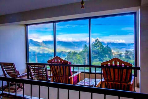 Day, View (from property/room), Balcony/Terrace, Living room, Seating area, Dining area, Mountain view