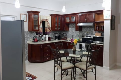 Lovely 2-Bed Apartment in the New Kingston Area Appartamento in Kingston