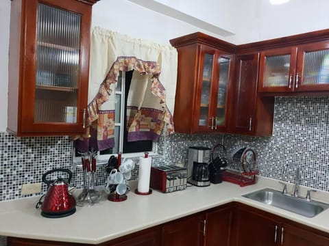 Lovely 2-Bed Apartment in the New Kingston Area Appartamento in Kingston