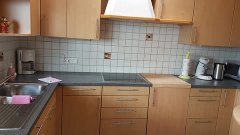 Coffee/tea facilities, Kitchen or kitchenette, dishwasher, minibar, stove