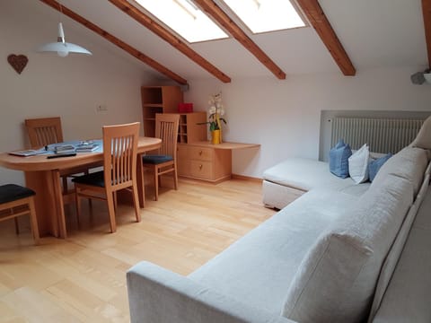 Bed, Living room, Seating area, Dining area