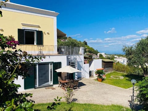 Grazioso MONOLOCALE nella villa NOLELU Apartment in Barano d'Ischia