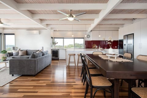 Blairgowrie Beach House - 180 degree views & lift Casa in Melbourne Road
