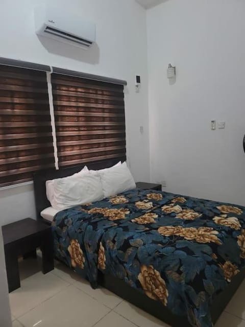 Spacious 1 bed Ikoyi Flat with Wi-Fi and Pool Condominio in Lagos