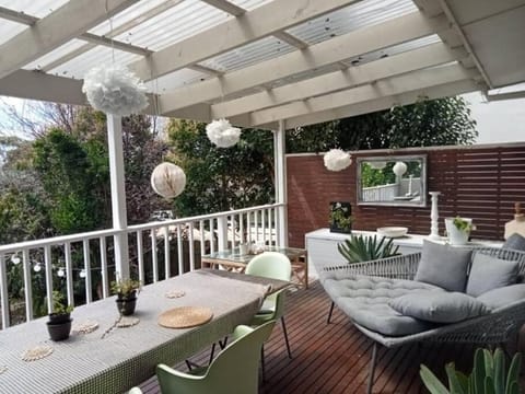 A lovely boutique home with big garden and seaview Maison in Red Hill