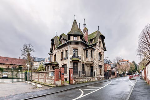 Property building, Street view