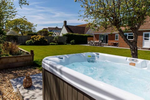 Garden, Hot Tub