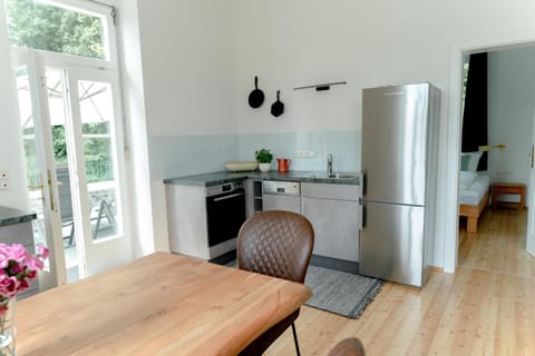 Kitchen or kitchenette, dishwasher, stove