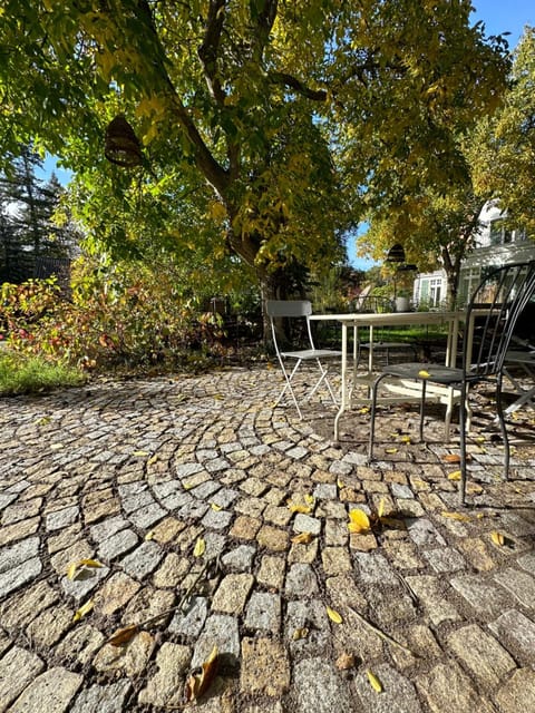 Patio, Day, Garden, Dining area, Garden view