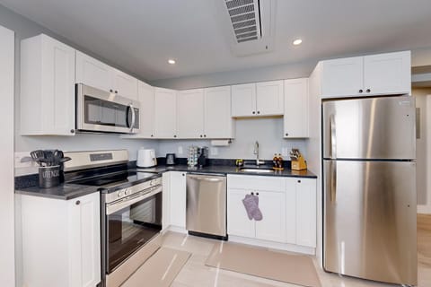 Five75 Lux PROV - Mins Away From Federal Hill Apartment in Providence