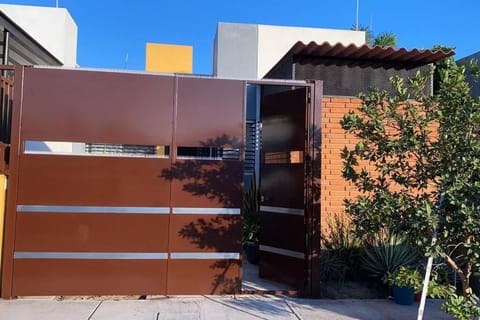 Casa totalmente nueva,2 cuartos 2 baños -Muy Segura Haus in Villa de Álvarez
