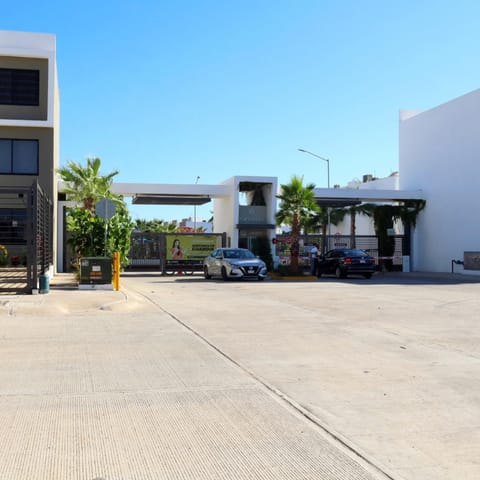 Property building, Facade/entrance, Parking