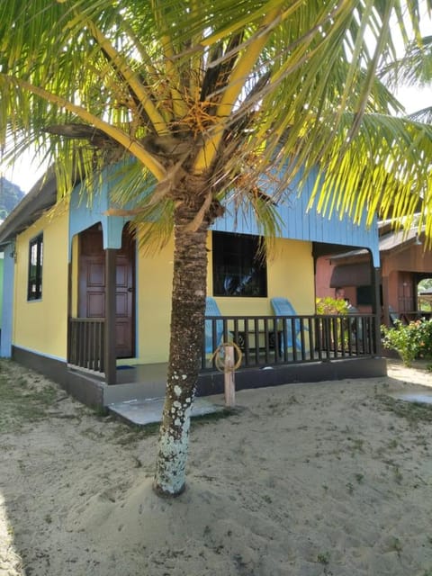 CEMPAKA CHALETS TIOMAN Hotel in Mersing