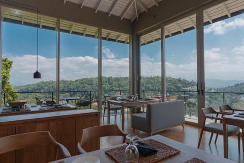 Restaurant/places to eat, Natural landscape, View (from property/room), Balcony/Terrace, Dining area, Lake view, Mountain view, River view