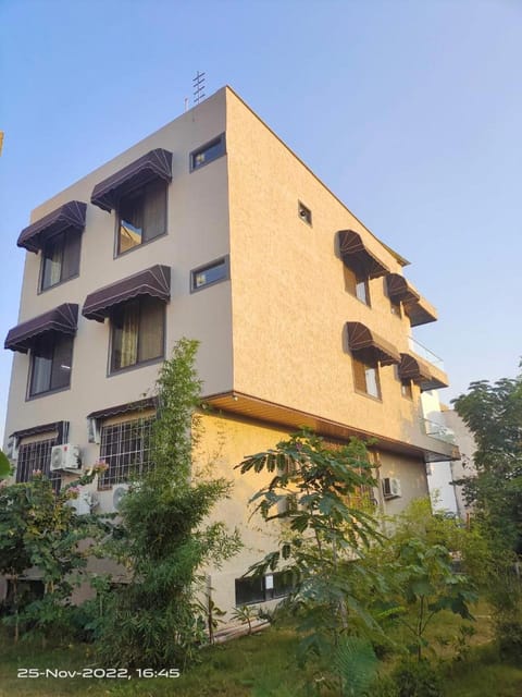 Property building, Day, View (from property/room), Balcony/Terrace