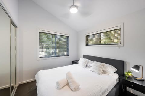 Lazy Woods Two - oceanstays Apartment in Yamba