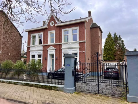 Property building, Street view, Parking