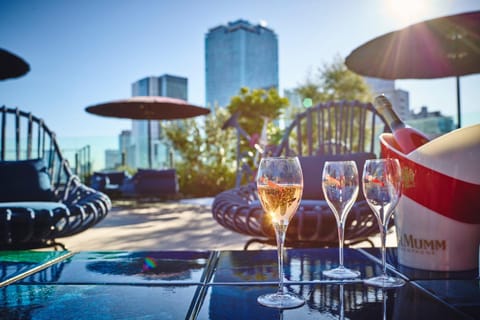 Balcony/Terrace, Food and drinks