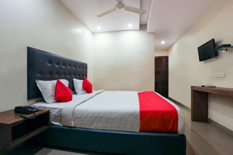 Super OYO Flagship Hotel Aditya Grand Hotel in Vijayawada