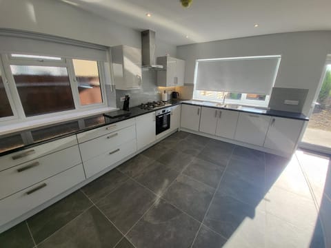 High Spec Large 6 Bedroom House! Apartment in Kingston upon Thames