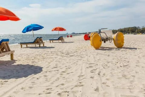 Paradise Beach Retreat Sleeps 8 Casa in Gulfport
