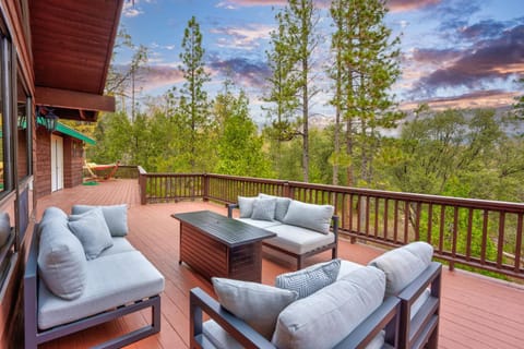 Summit Cabin Stunning Home -Loaded W Amenities Villa in Bass Lake